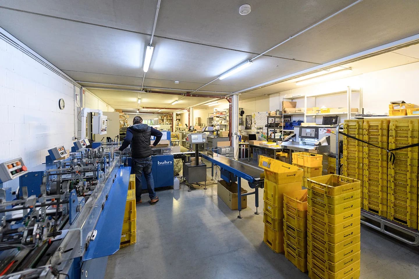 Blick in die Lettershop-Halle von Dion in Marktheidenfeld